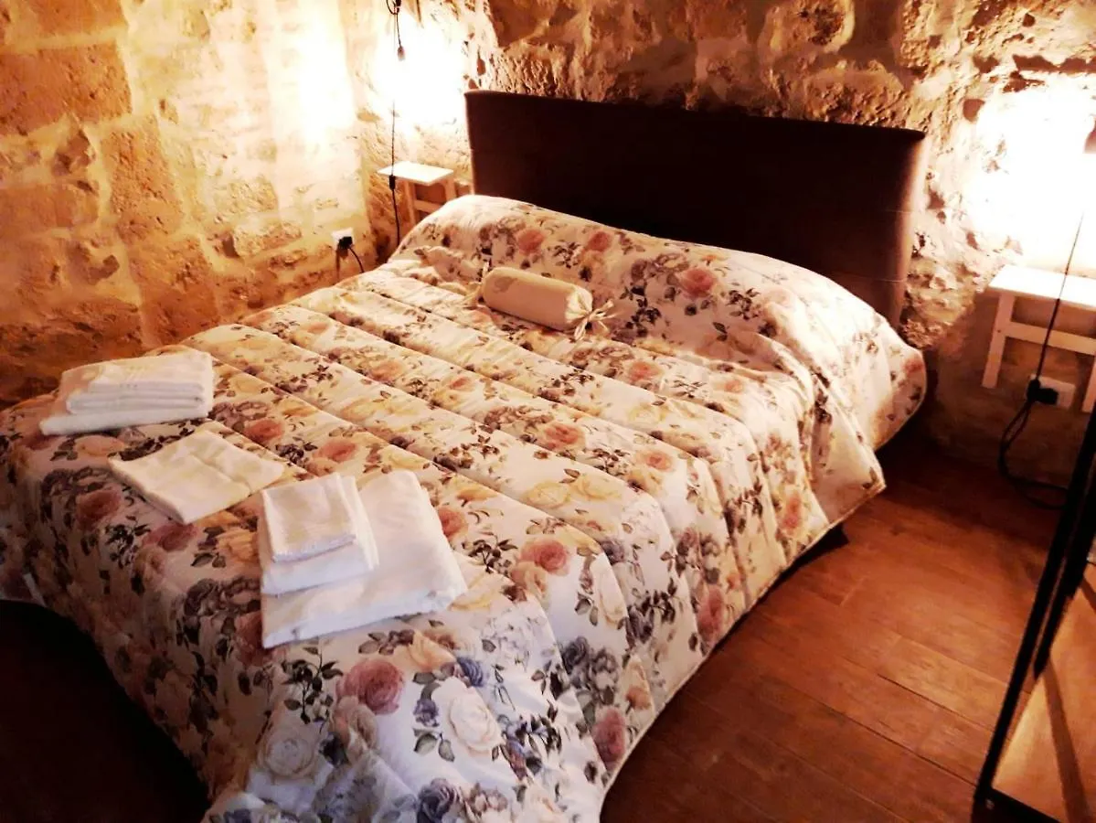 Bed and Breakfast Loft Albicocca Bari 0*,  Italia